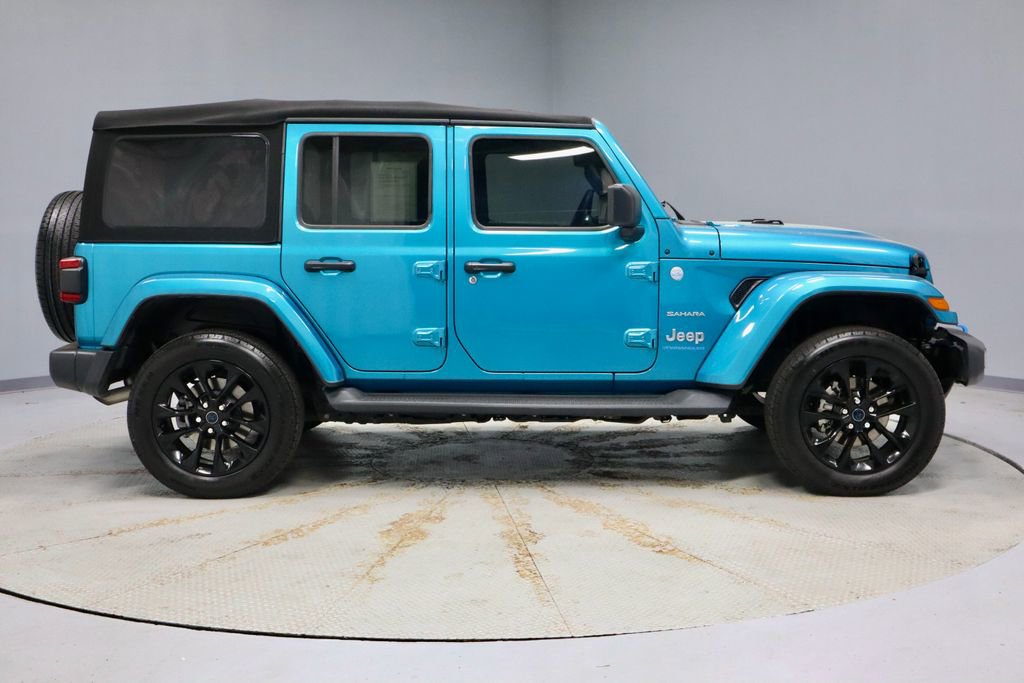 Used 2024 Jeep Wrangler Unlimited Sahara w/ Technology Group AWD/4WD image 13
