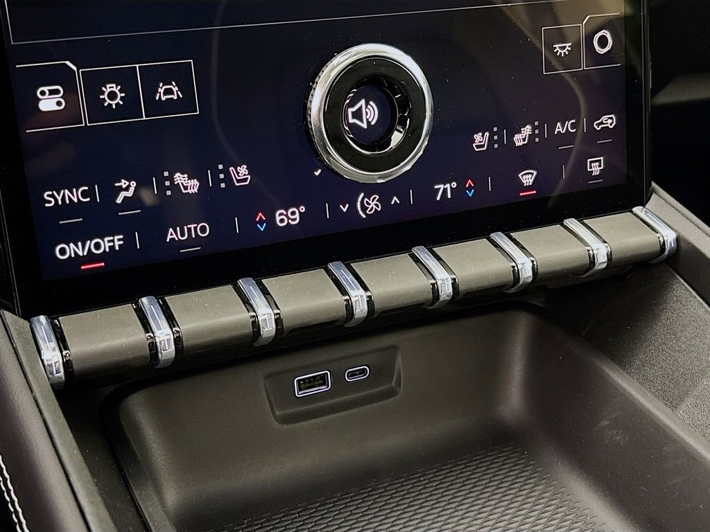 New 2026 GMC Terrain Denali w/ LPO, Black Badging Package image 16