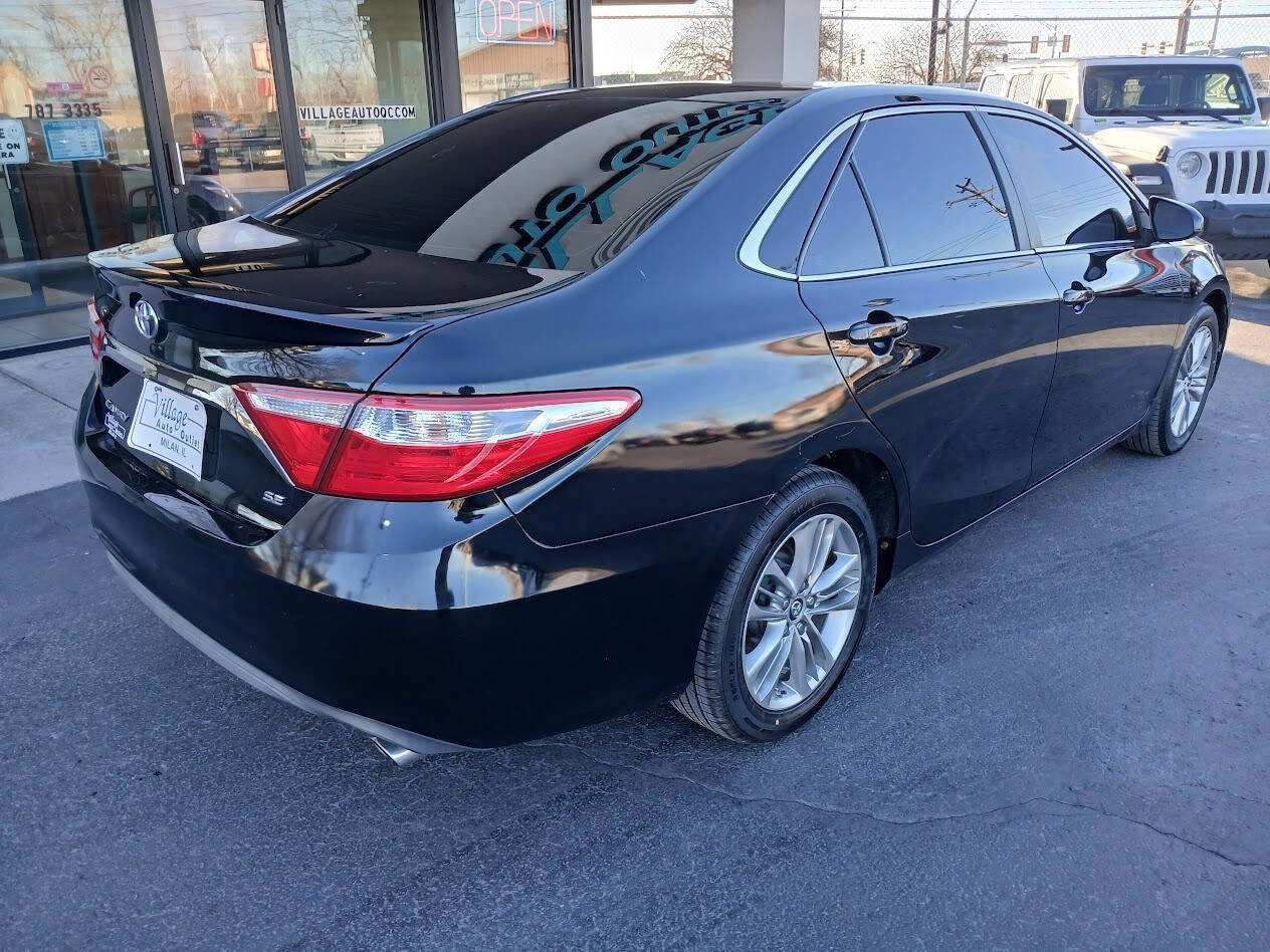 Used 2015 Toyota Camry SE FWD image 4