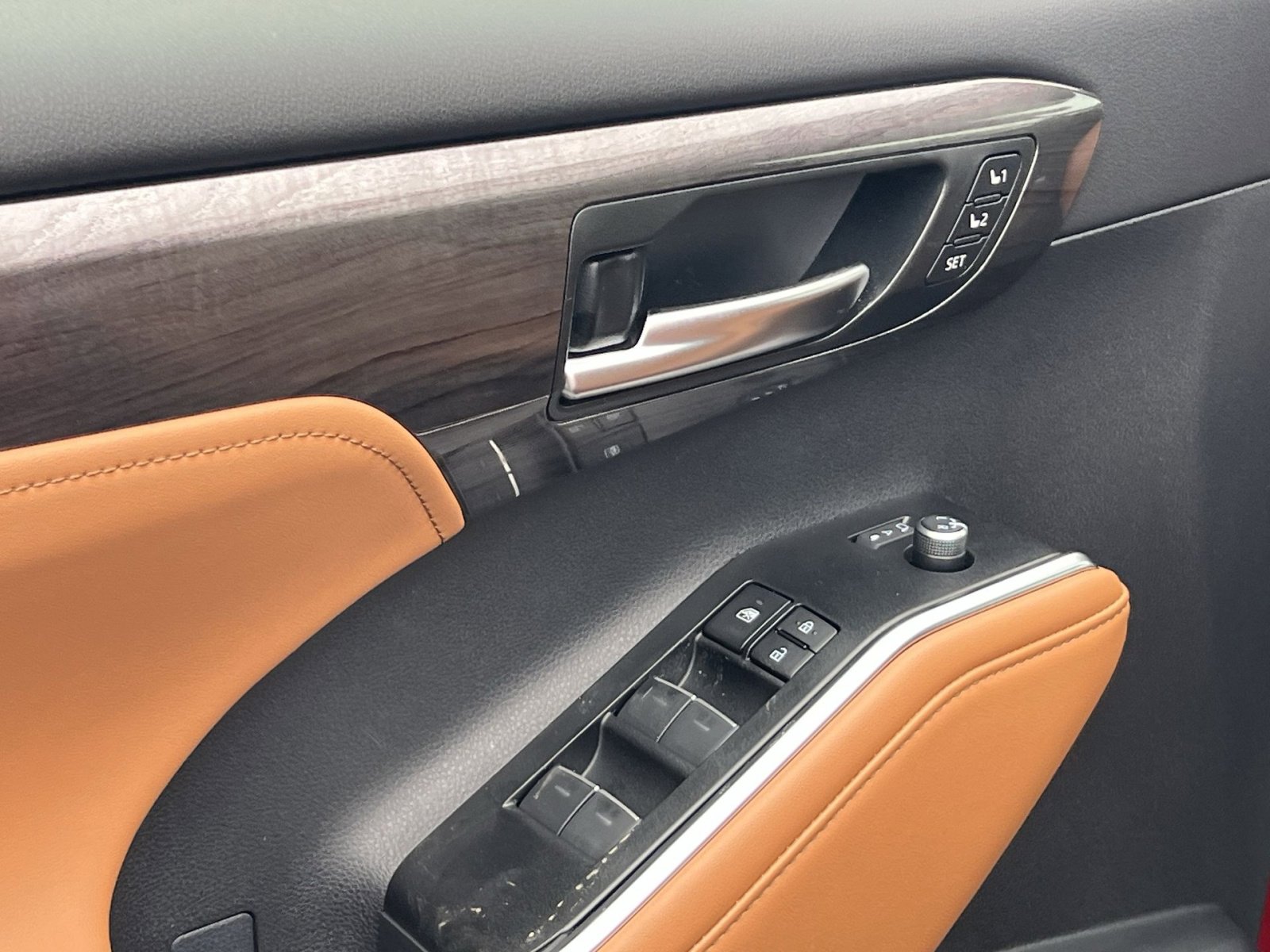 New 2026 Toyota Highlander Platinum image 10