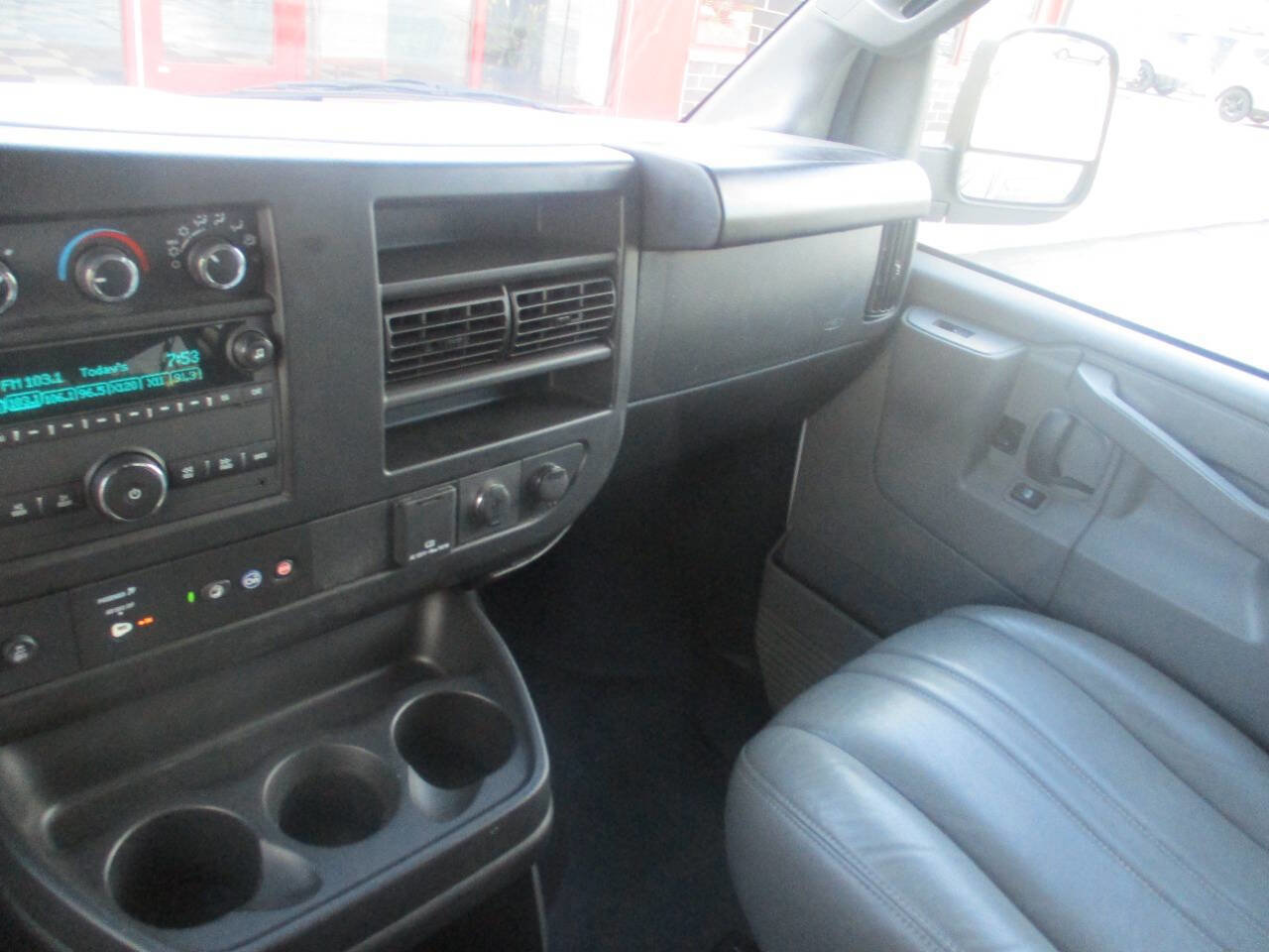 Used 2022 Chevrolet Express 3500 LS image 22