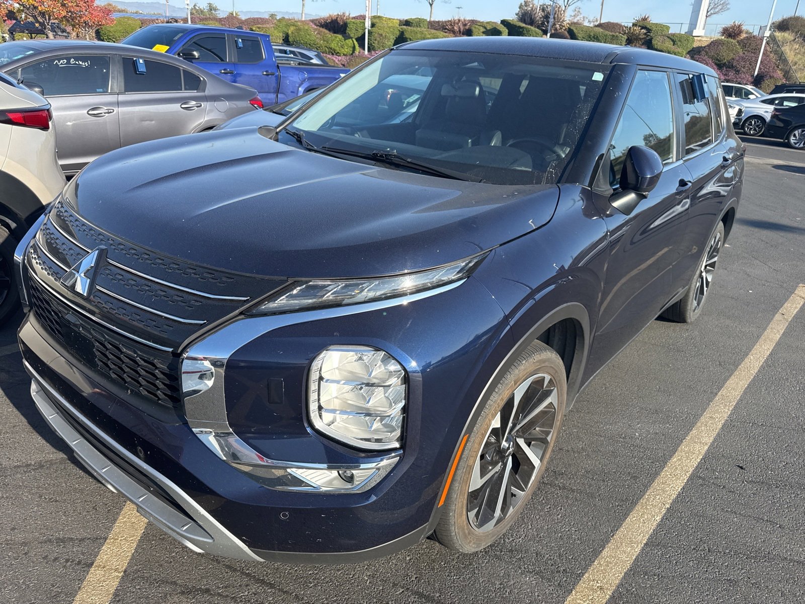 Used 2024 Mitsubishi Outlander SE Black Edition image 2