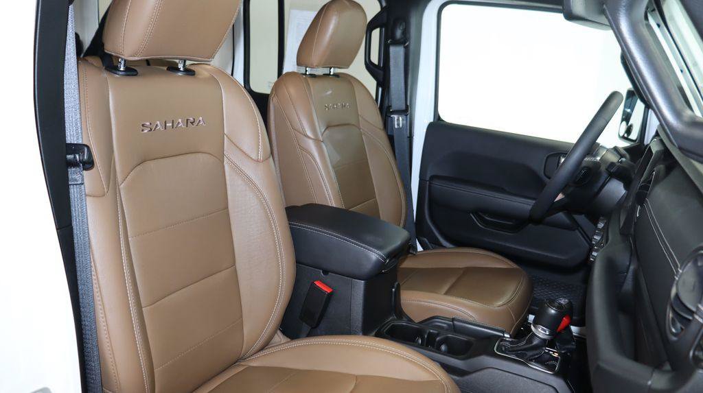 Used 2023 Jeep Wrangler Unlimited Sahara AWD/4WD image 23