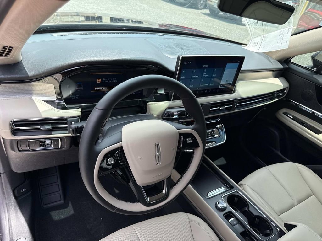 New 2025 Lincoln Corsair FWD w/ Equipment Group 101A image 33