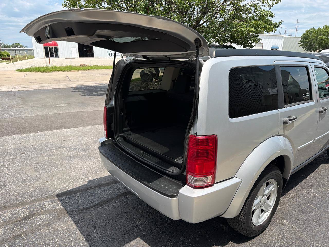 Used 2008 Dodge Nitro SXT RWD image 21