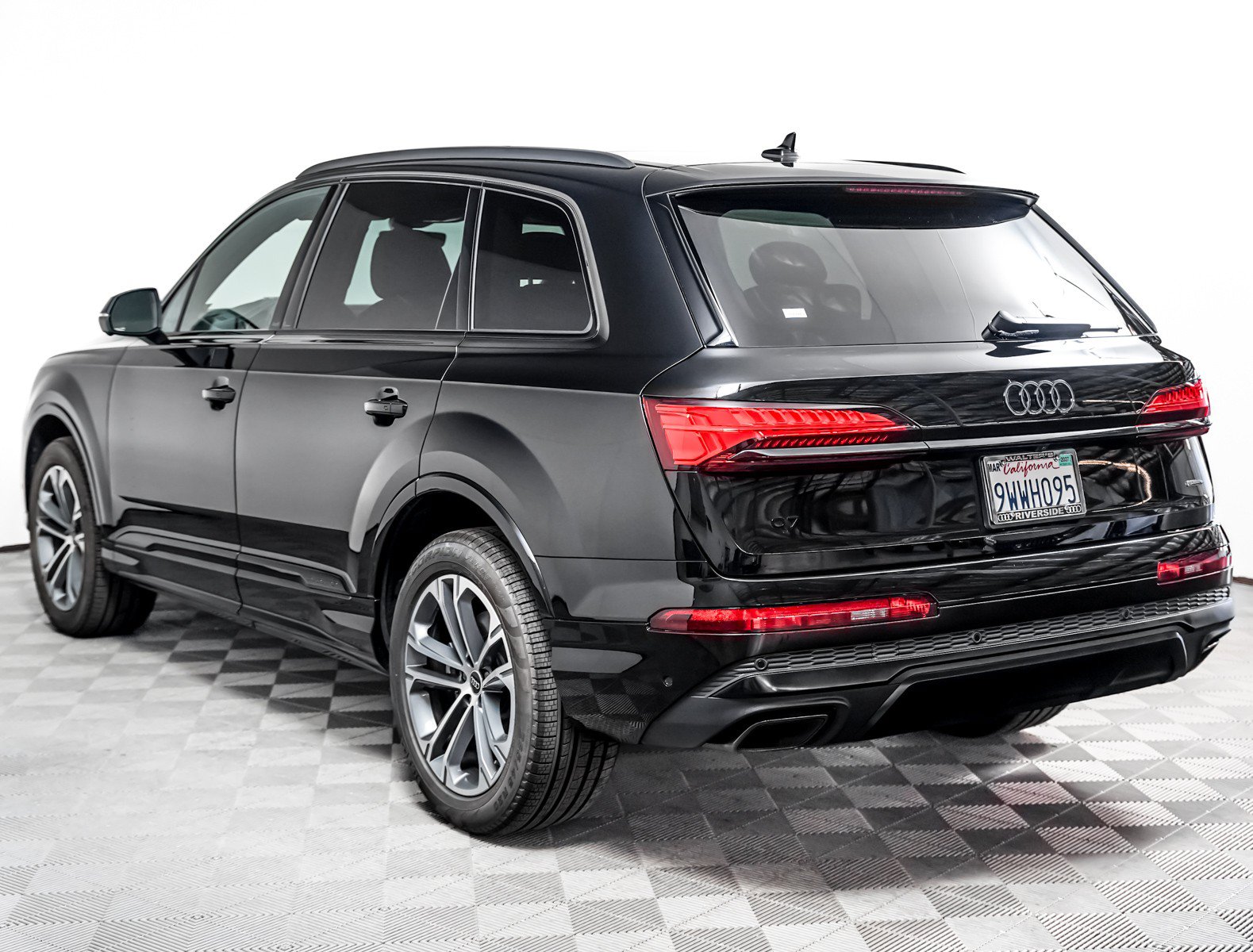 Certified 2026 Audi Q7 2.0T Premium AWD/4WD image 2