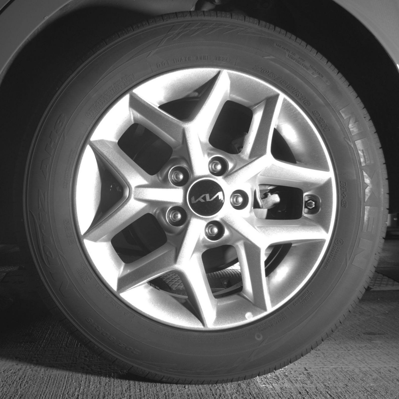 Used 2025 Kia Soul LX w/ LX Technology Package FWD image 17