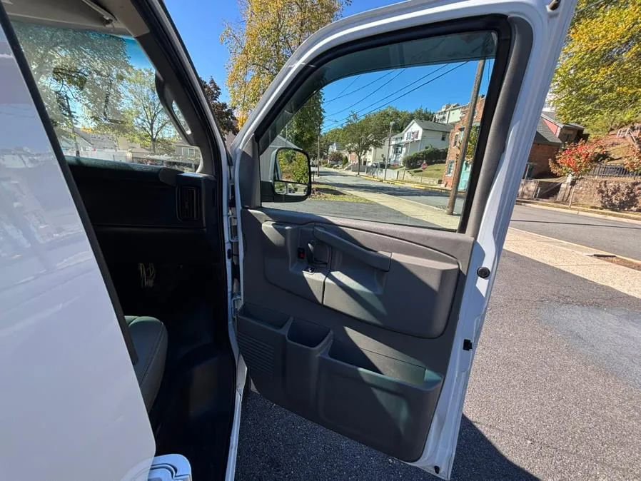 Used 2019 Chevrolet Express 2500 Extended image 26