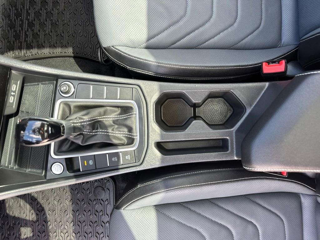 Used 2025 Volkswagen Jetta SEL FWD image 31
