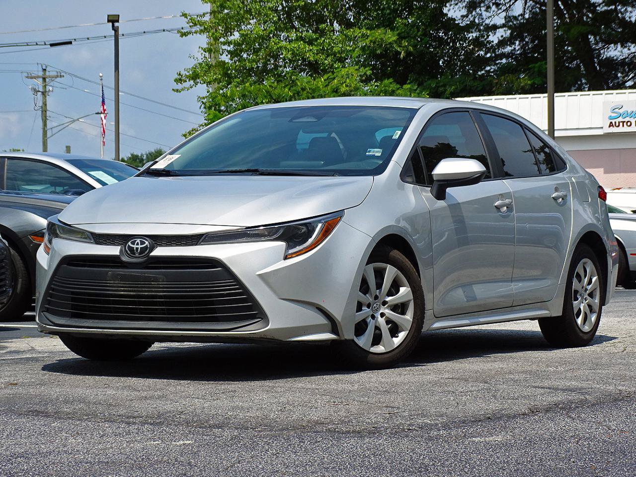 Used 2023 Toyota Corolla LE FWD image 5