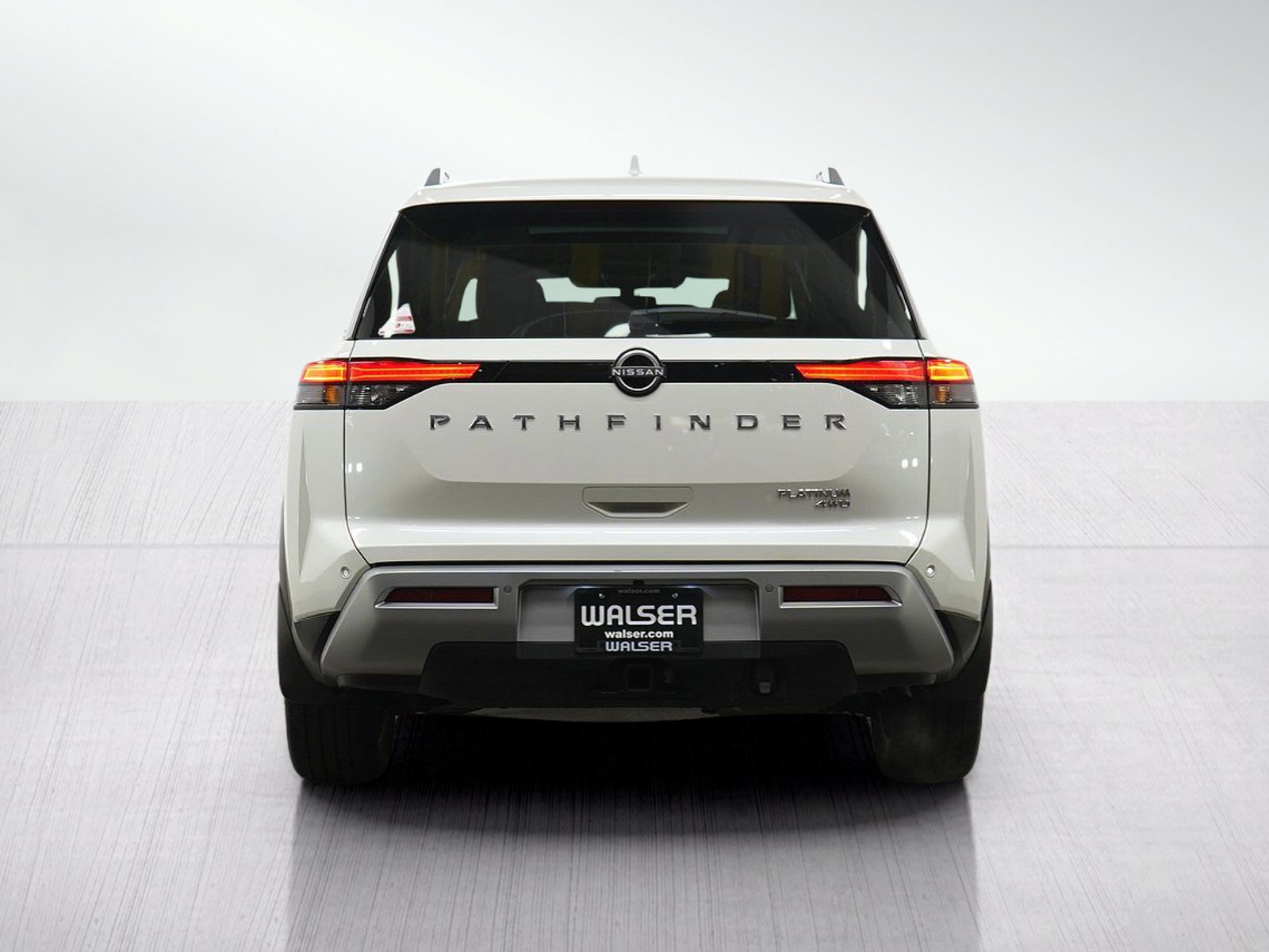 Used 2024 Nissan Pathfinder Platinum AWD/4WD image 4
