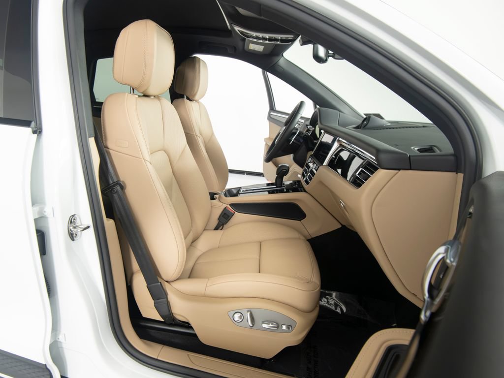 New 2026 Porsche Macan AWD/4WD image 37