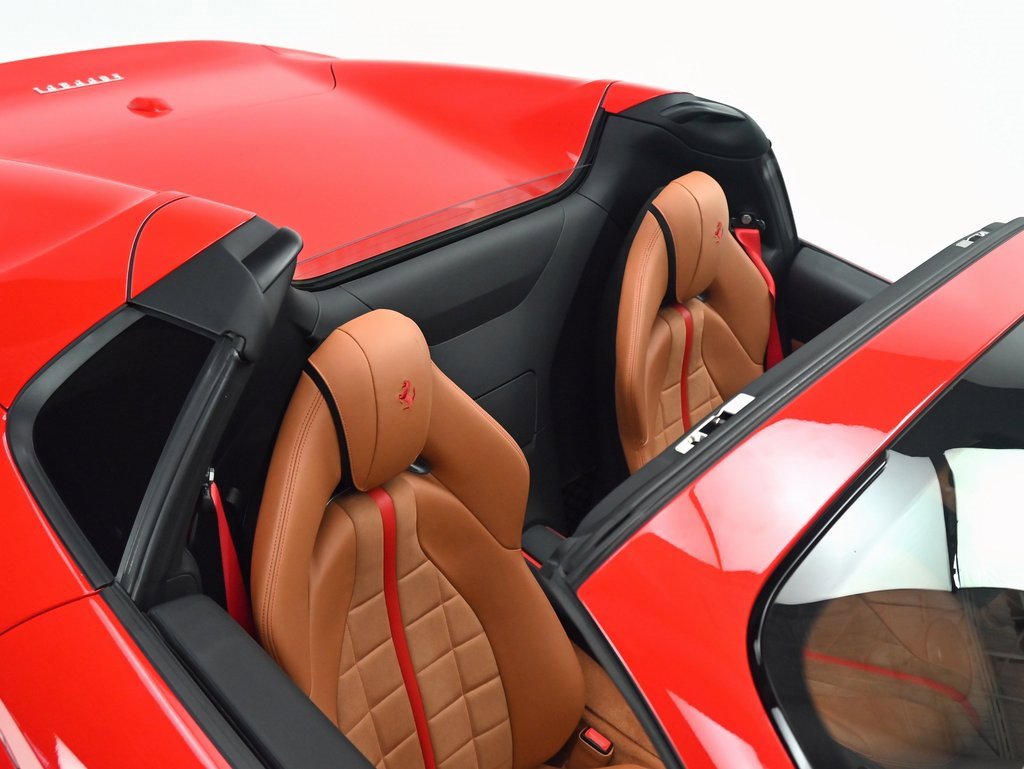 Used 2022 Ferrari 812 GTS image 24