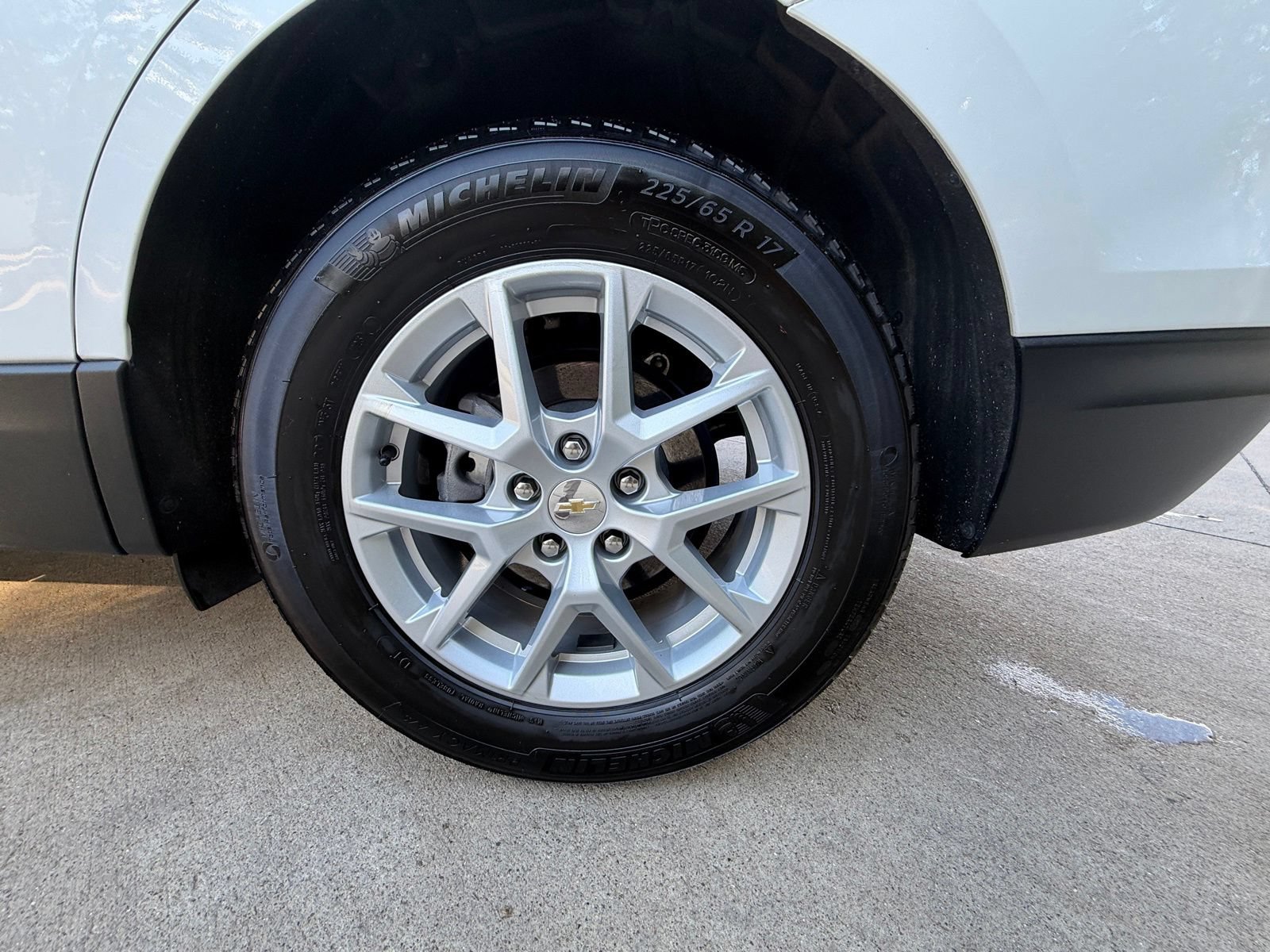 Used 2024 Chevrolet Equinox LT w/ LPO, Floor Liner Package FWD image 36