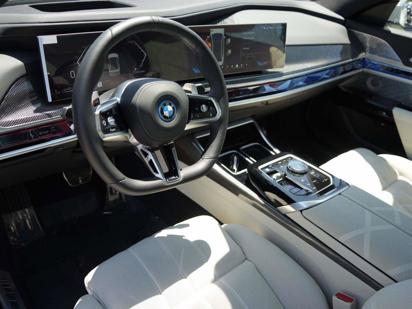 Used 2026 BMW 750e xDrive w/ Executive Package AWD/4WD image 14