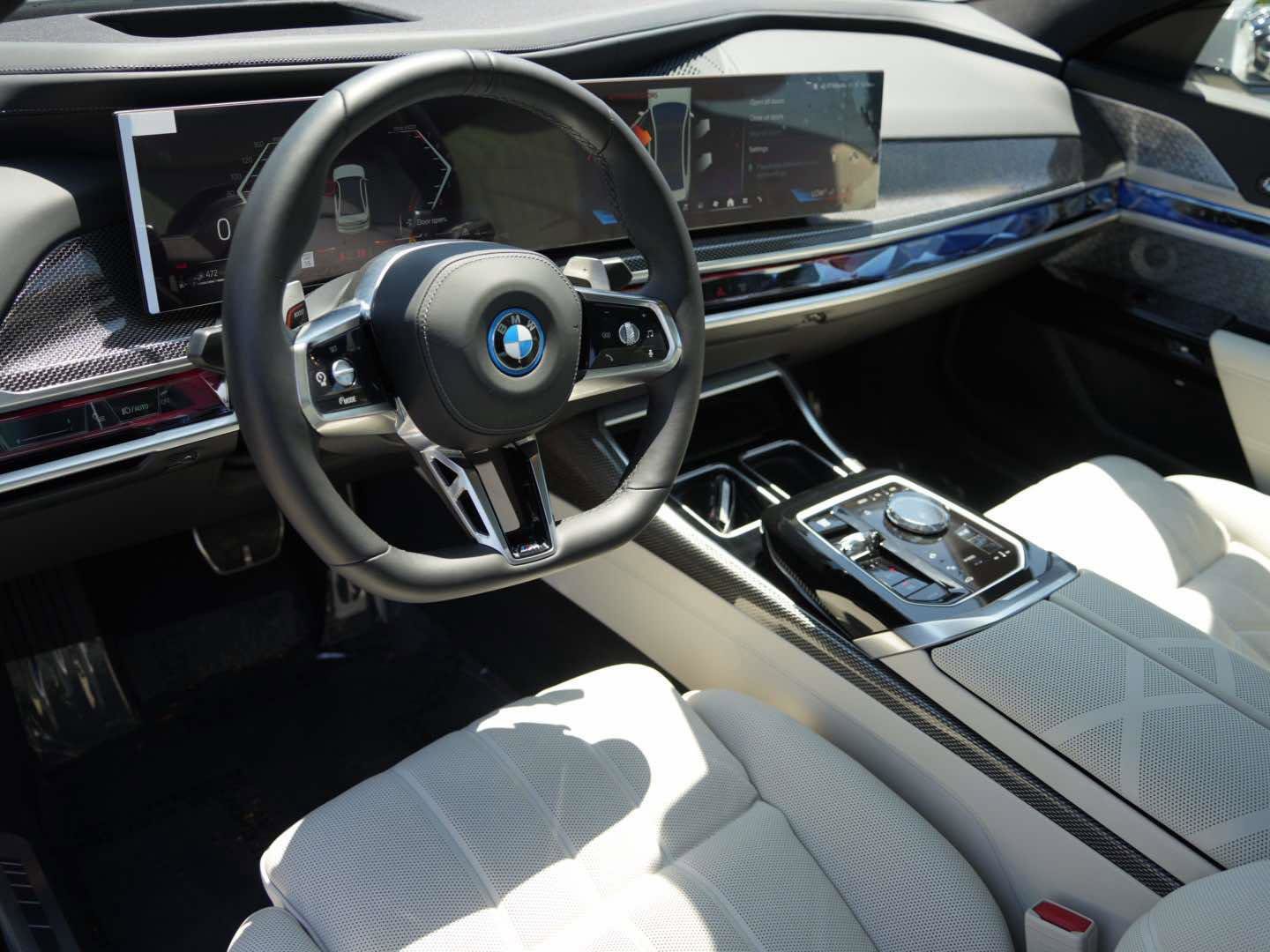 Certified 2026 BMW 750e xDrive w/ Executive Package AWD/4WD image 14