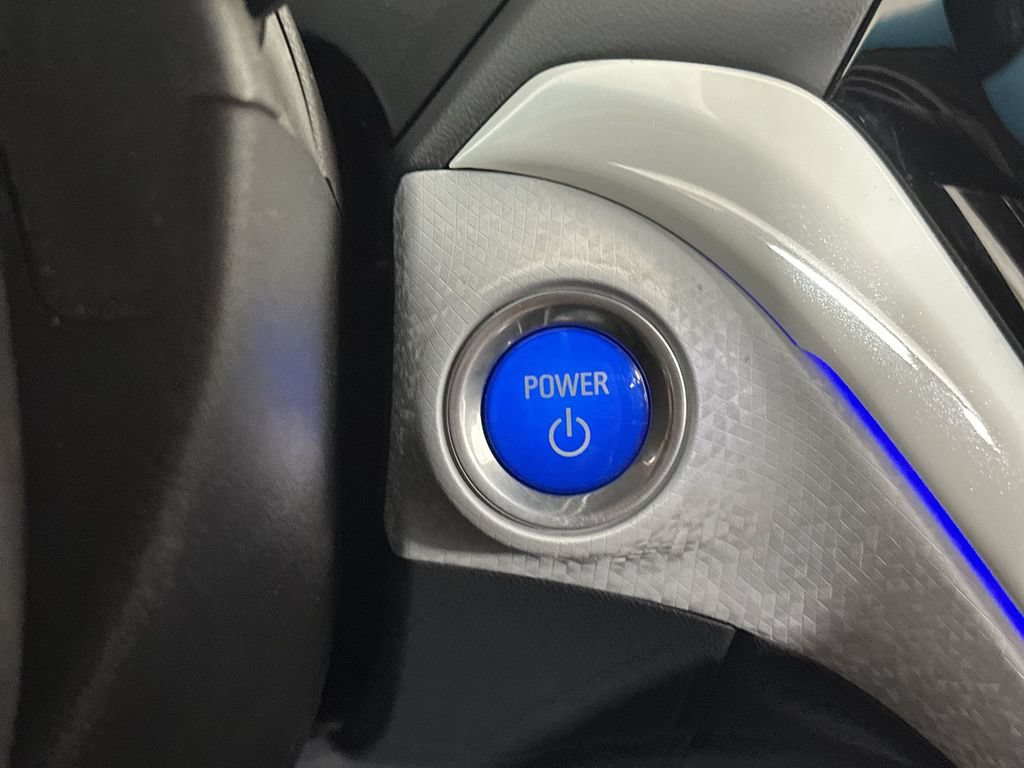 Used 2020 Chevrolet Bolt Premier w/ Infotainment Package FWD image 20