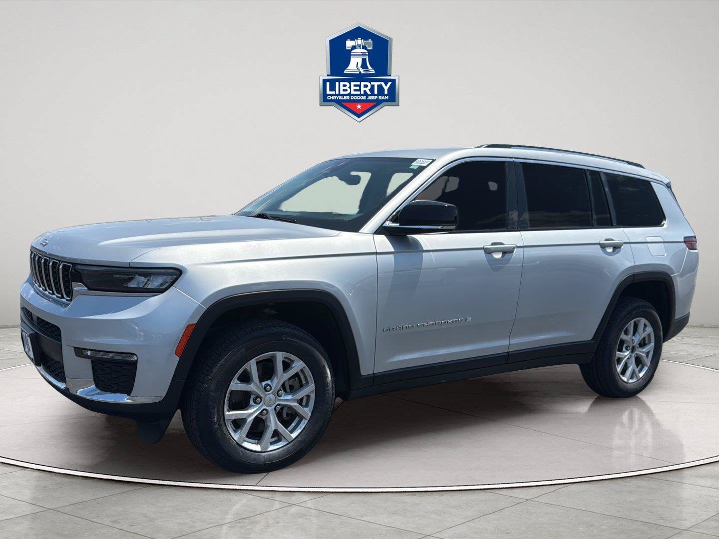 Used 2023 Jeep Grand Cherokee L Limited AWD/4WD image 4
