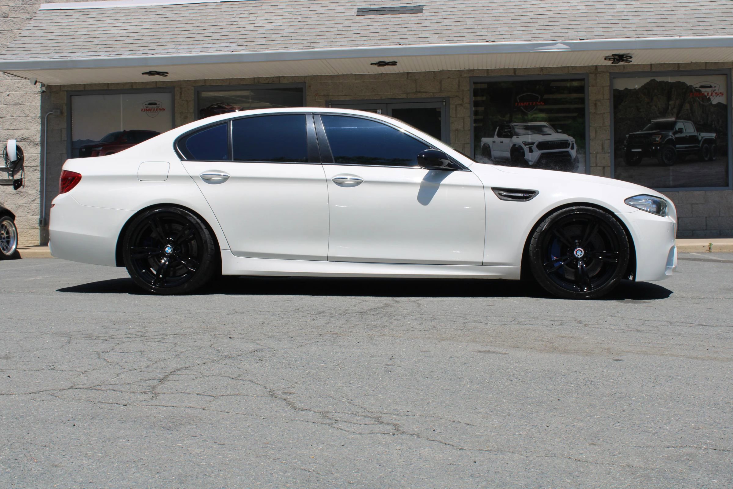 Used 2016 BMW M5 RWD image 27
