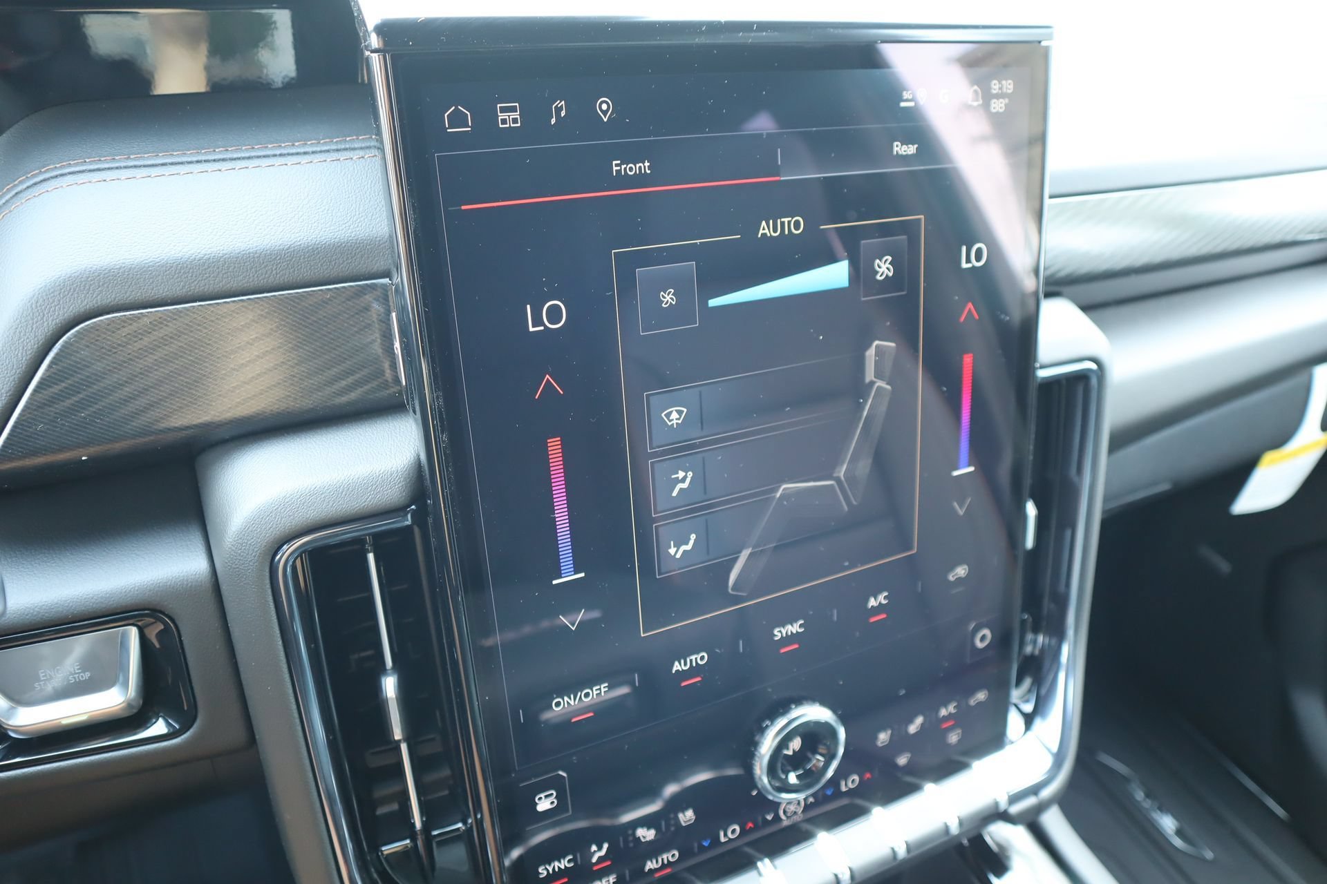New 2026 GMC Yukon XL AT4 w/ AT4 Premium Plus Package AWD/4WD image 10