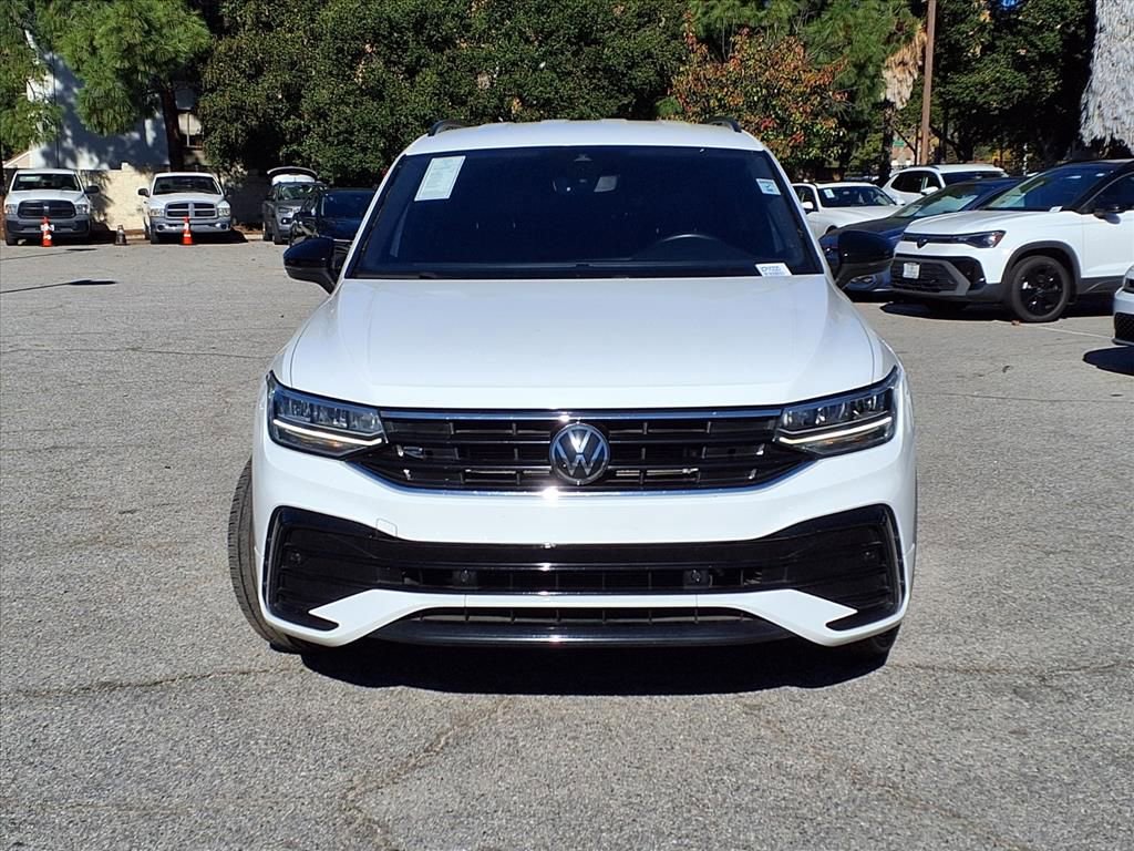 Used 2022 Volkswagen Tiguan SE R-Line image 2