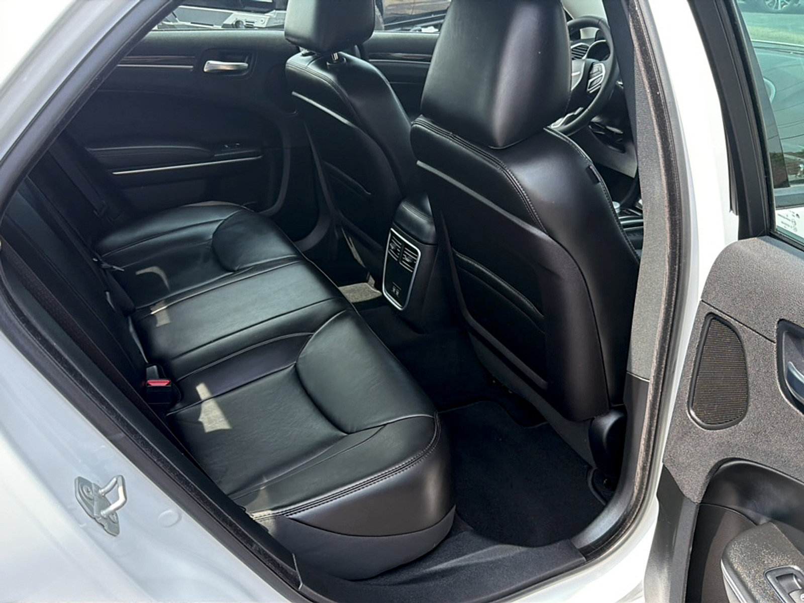 Used 2022 Chrysler 300 Touring L w/ Popular Equipment Group AWD/4WD image 9