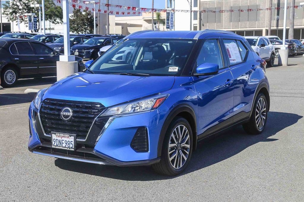 Used 2023 Nissan Kicks SV FWD image 3