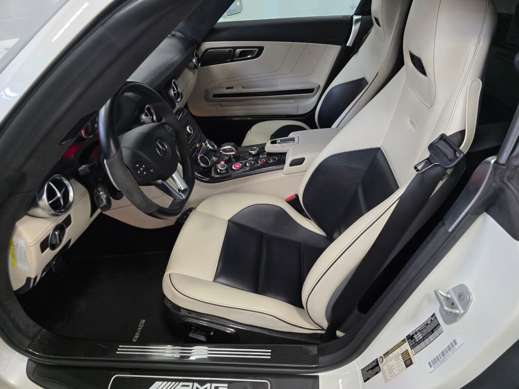 Used 2012 Mercedes-Benz SLS AMG Roadster image 13