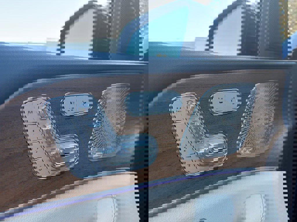 Used 2022 Mercedes-Benz GLE 350 4MATIC w/ Premium Package image 12