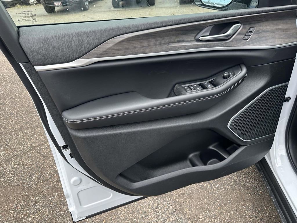 New 2026 Jeep Grand Cherokee L Limited w/ Limited Altitude Package image 13