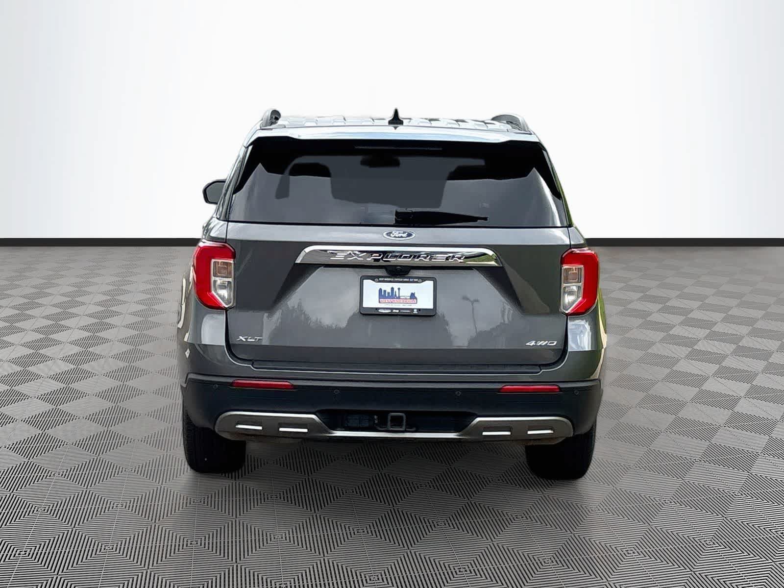 Used 2023 Ford Explorer XLT w/ Equipment Group 202A AWD/4WD image 6