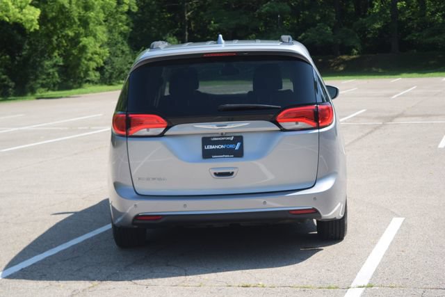 Used 2017 Chrysler Pacifica Touring-L FWD image 25
