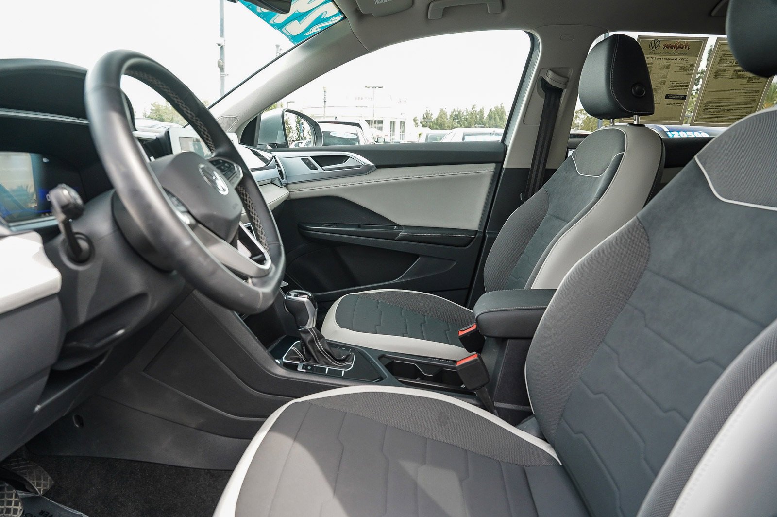 Certified 2025 Volkswagen Taos SE image 17