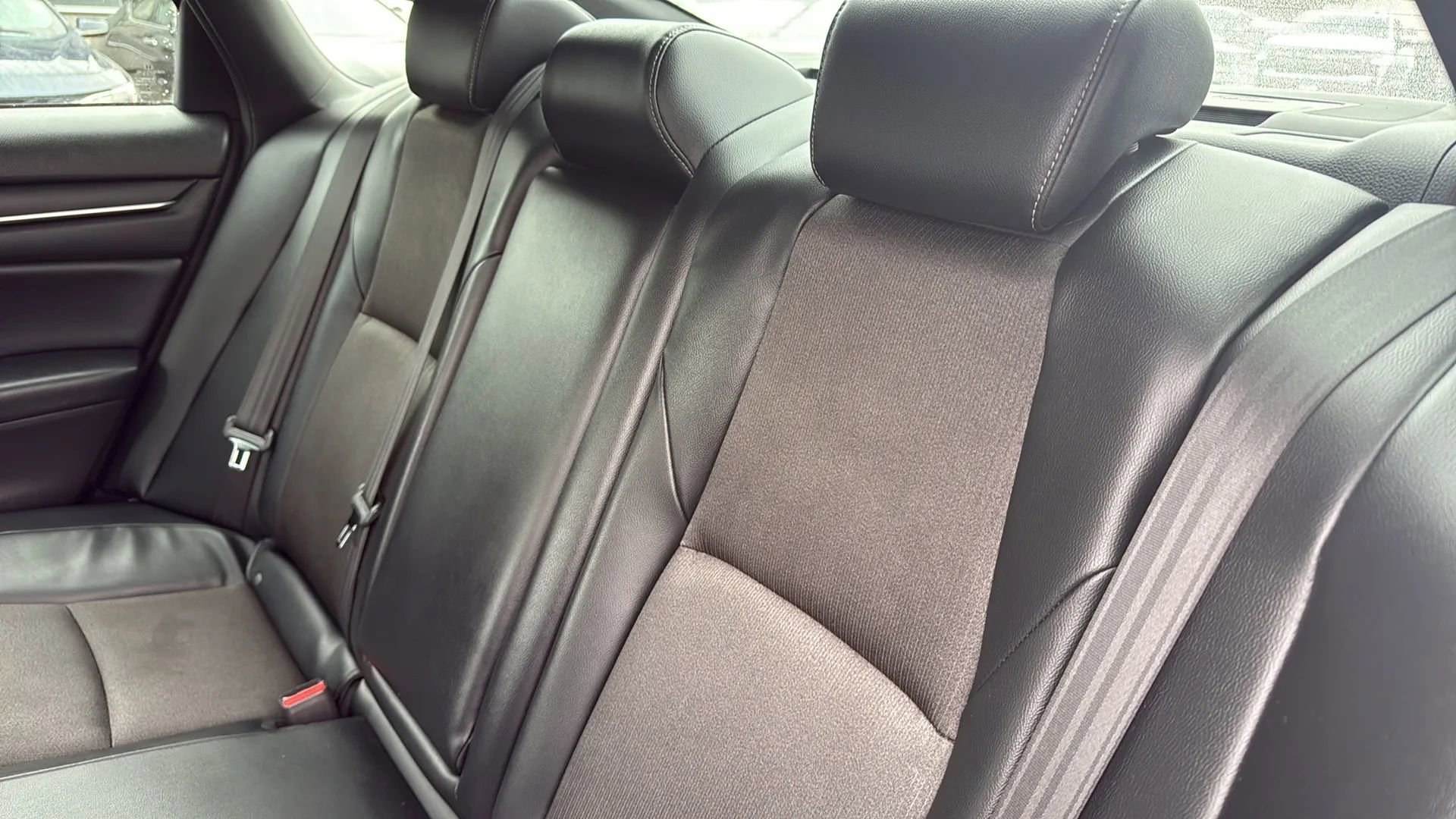 Used 2018 Honda Accord Sport image 19