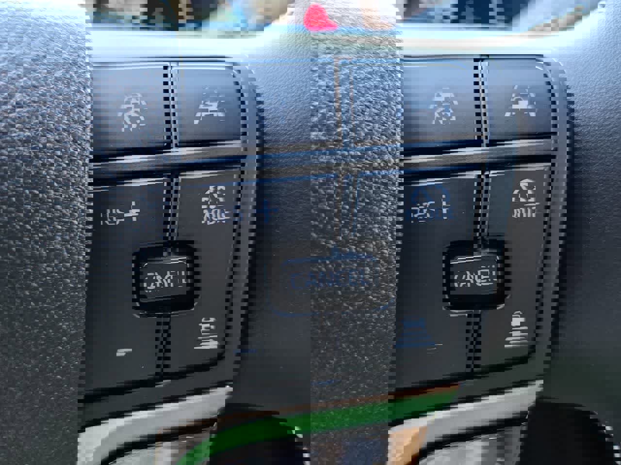 Used 2025 Toyota Camry SE w/ Convenience Package image 23