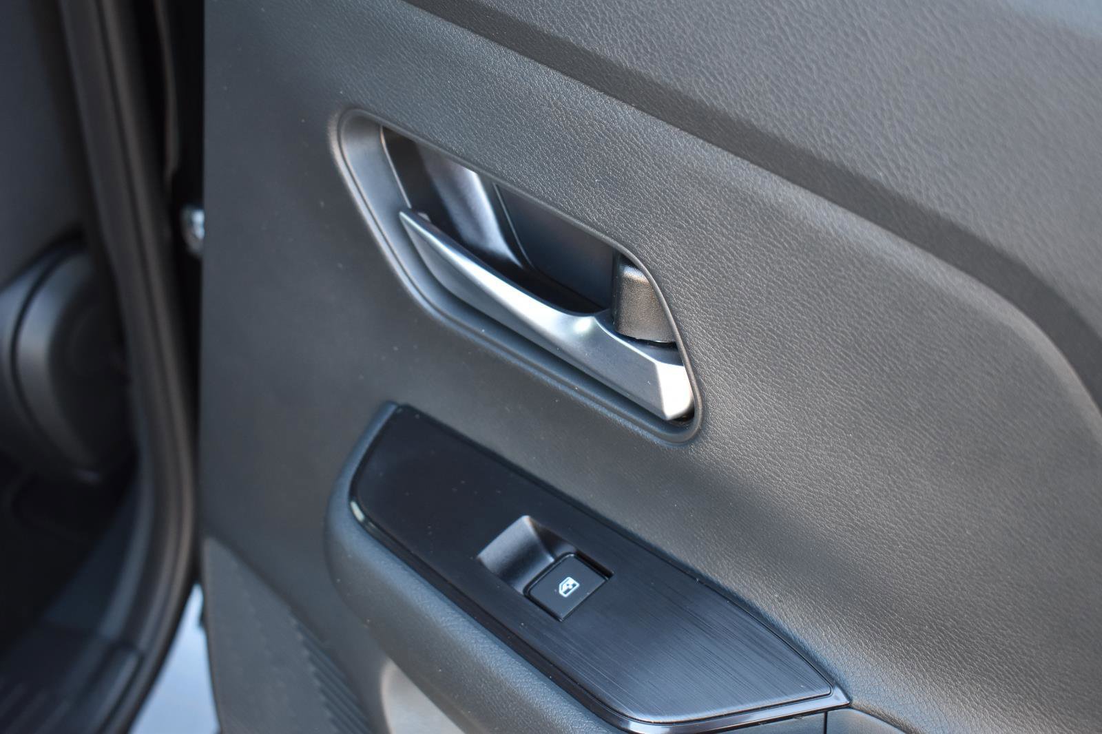 Certified 2025 Nissan Kicks SV image 34