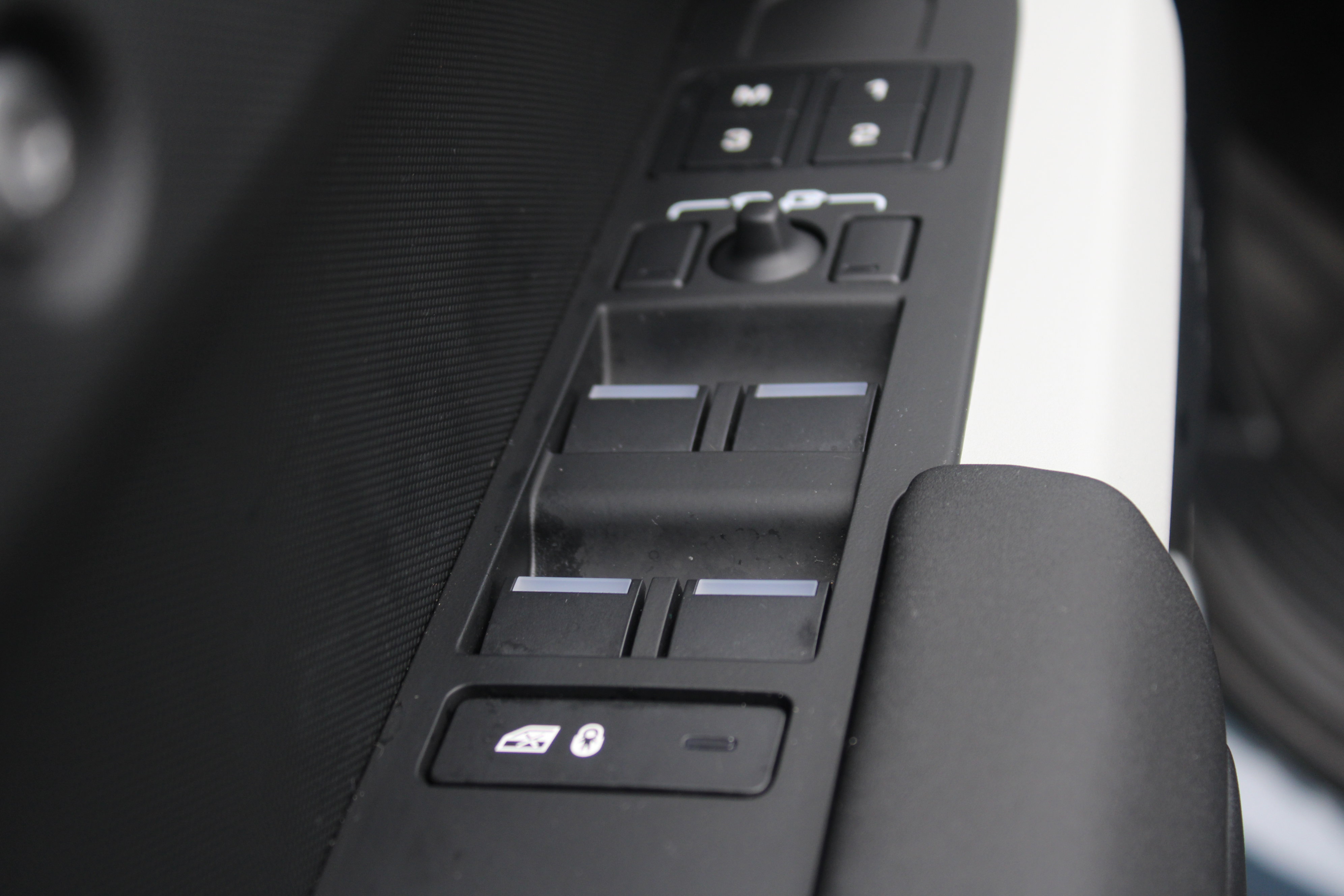 Used 2024 Land Rover Defender 110 S image 14