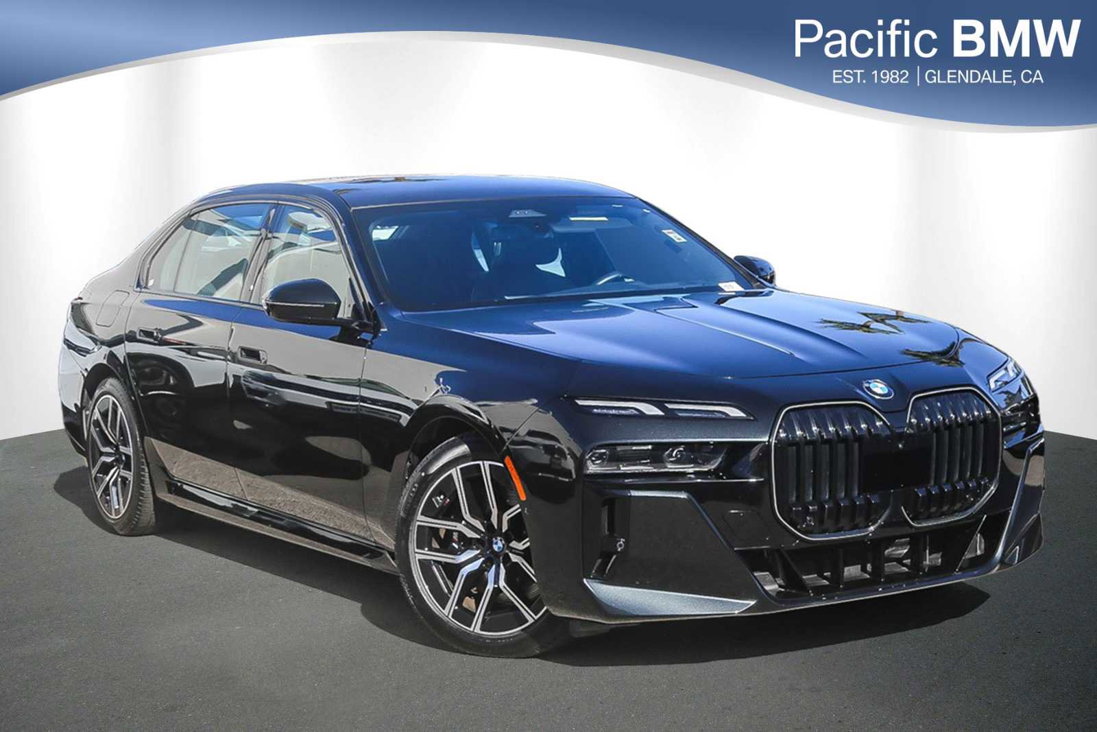Used 2024 BMW 760i xDrive w/ Premium Package 2 image 1