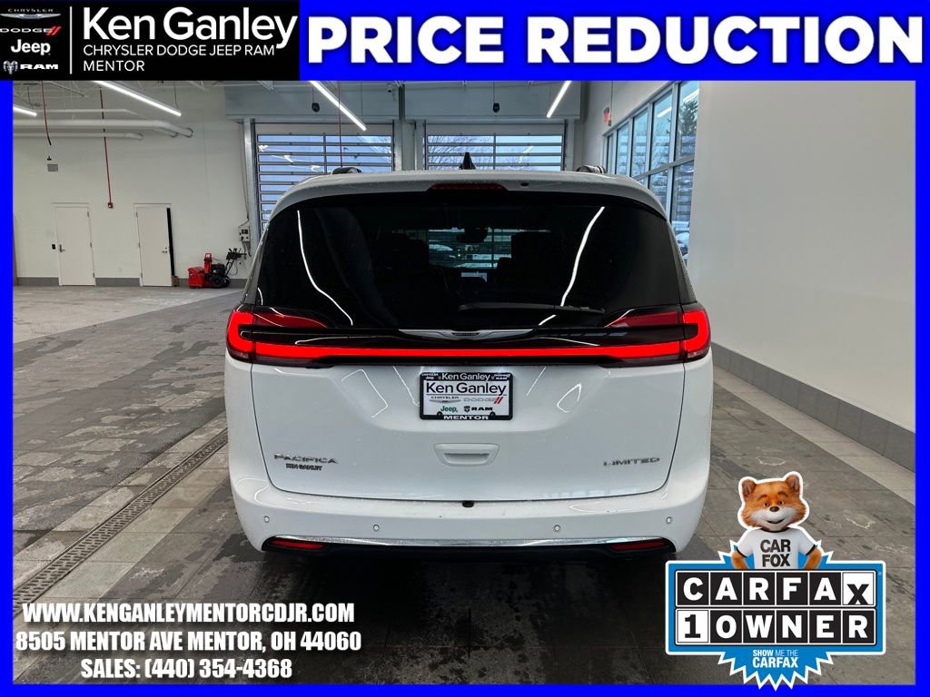 Used 2023 Chrysler Pacifica Limited w/ Uconnect Theater Family Group image 9