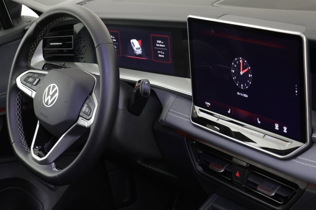 Used 2025 Volkswagen Tiguan SE w/ Panoramic Sunroof Package AWD/4WD image 21