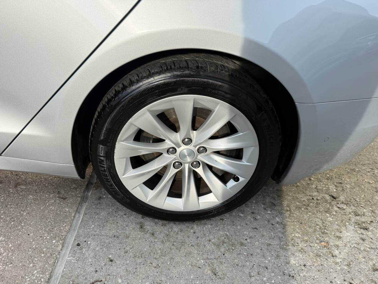 Used 2017 Tesla Model S 60 RWD image 37