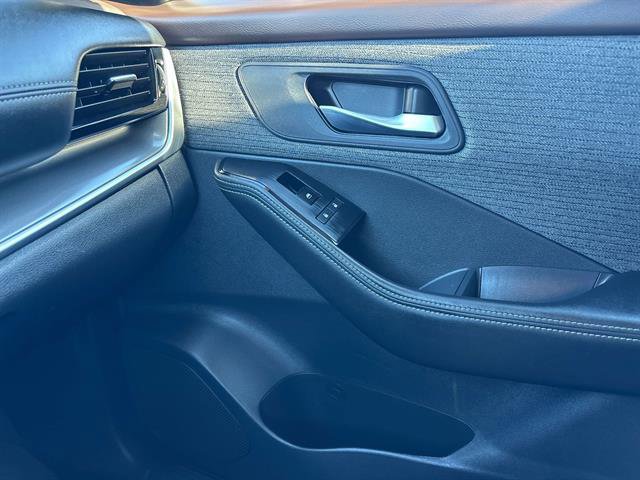 Used 2022 Nissan Rogue SV image 27