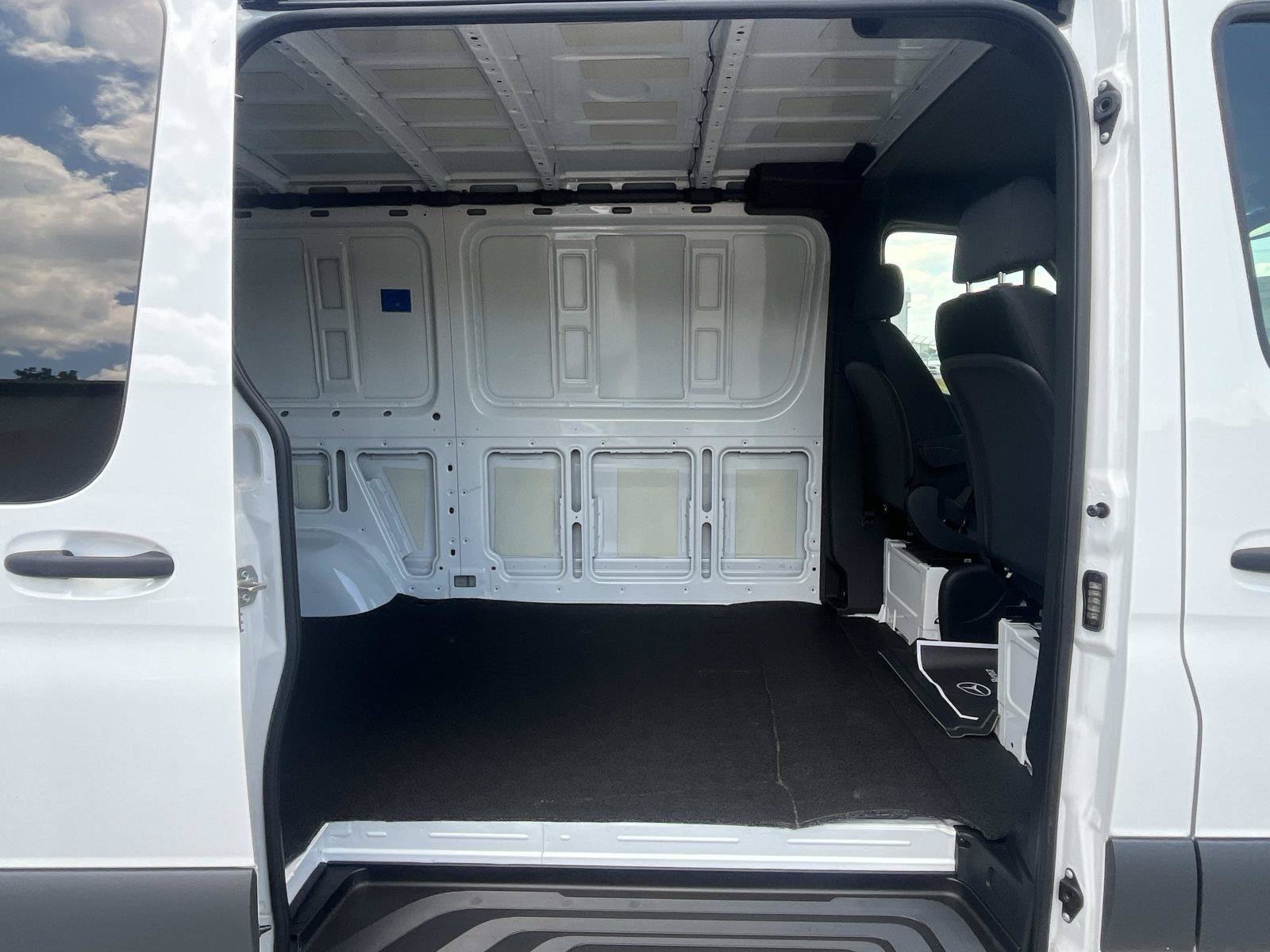 Used 2024 Mercedes-Benz Sprinter 2500 image 14