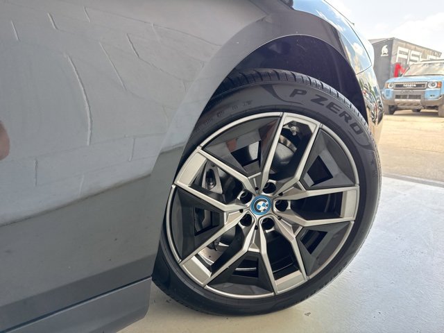 Used 2025 BMW i5 xDrive40 w/ Premium Package image 58