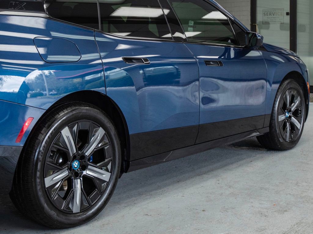 Used 2025 BMW iX xDrive50 AWD/4WD image 31