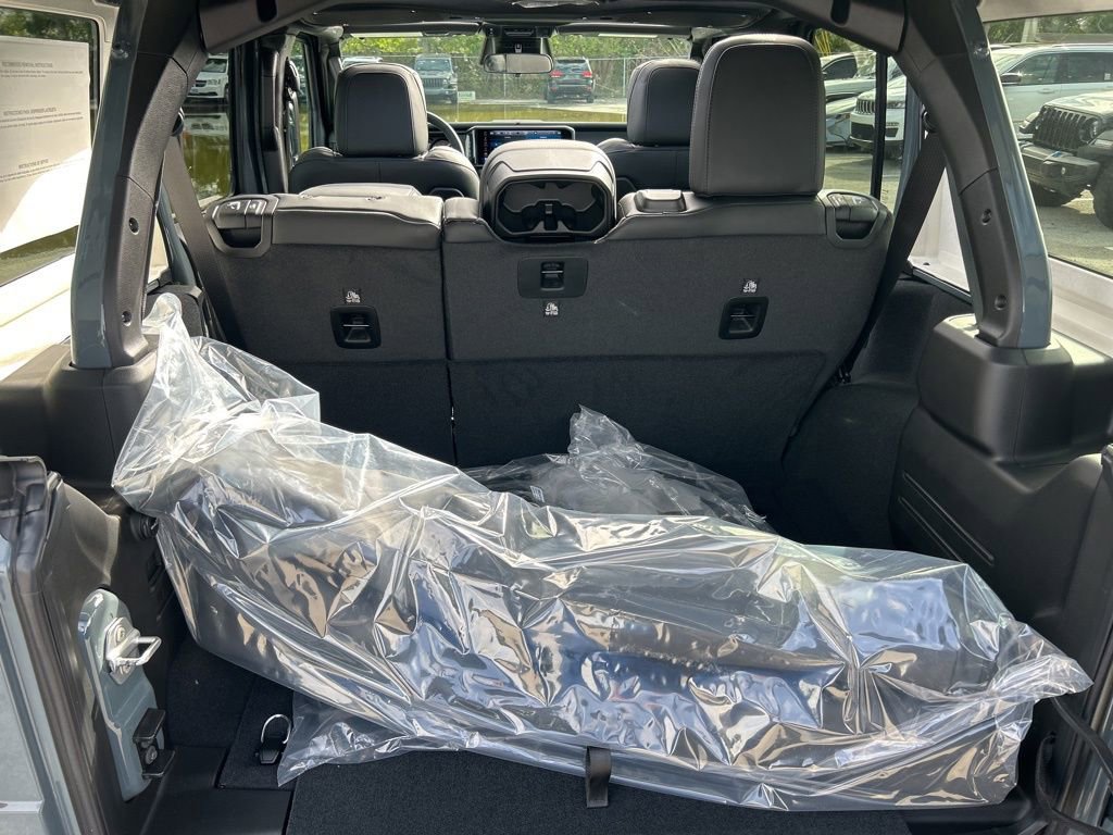 New 2026 Jeep Wrangler Unlimited Rubicon image 32