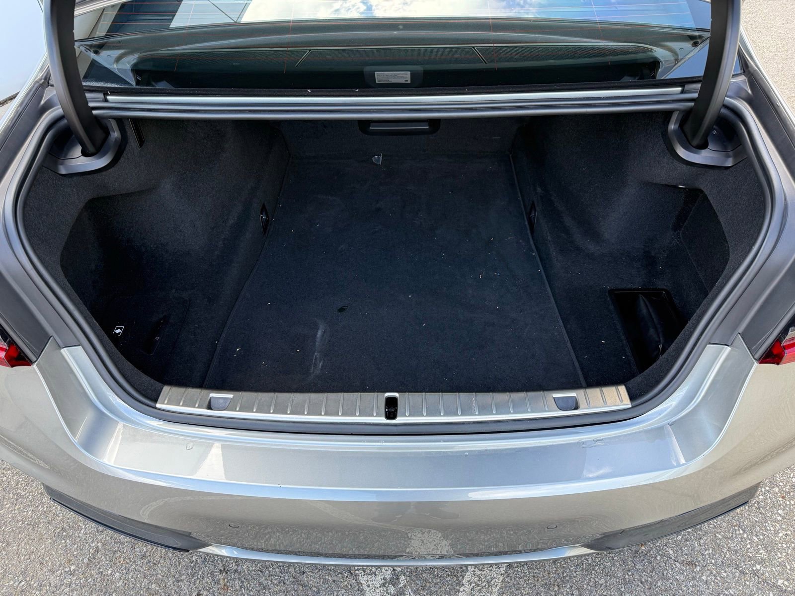 Used 2022 BMW 740i xDrive w/ M Sport Package image 47