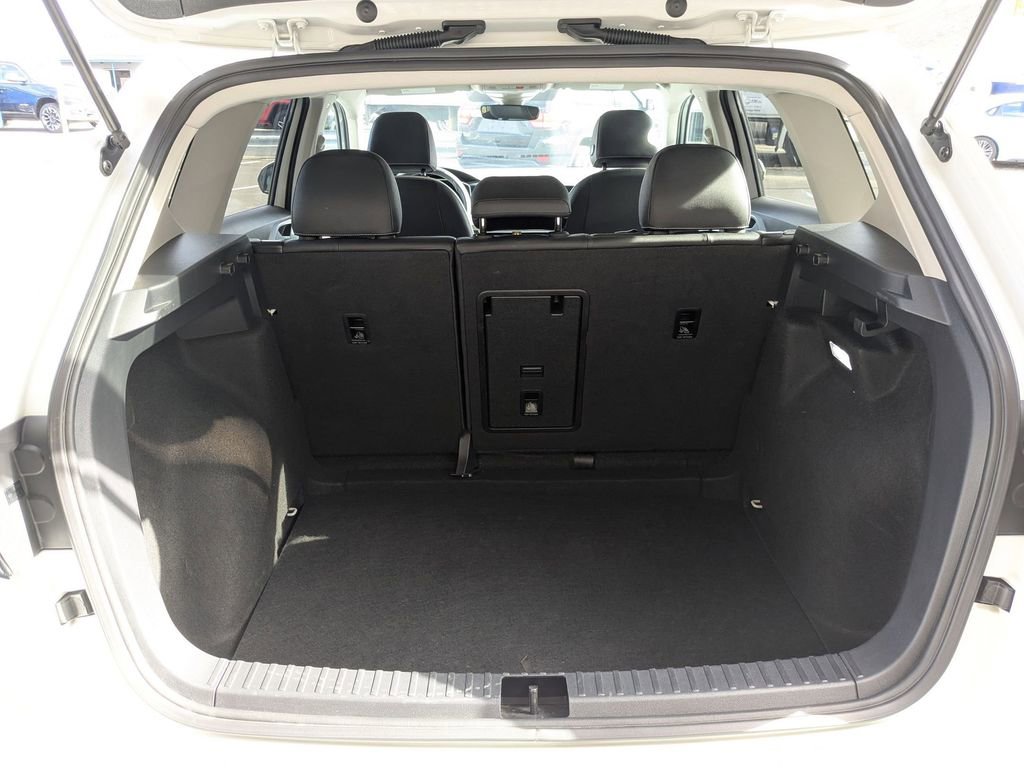 Used 2025 Volkswagen Taos SE image 28