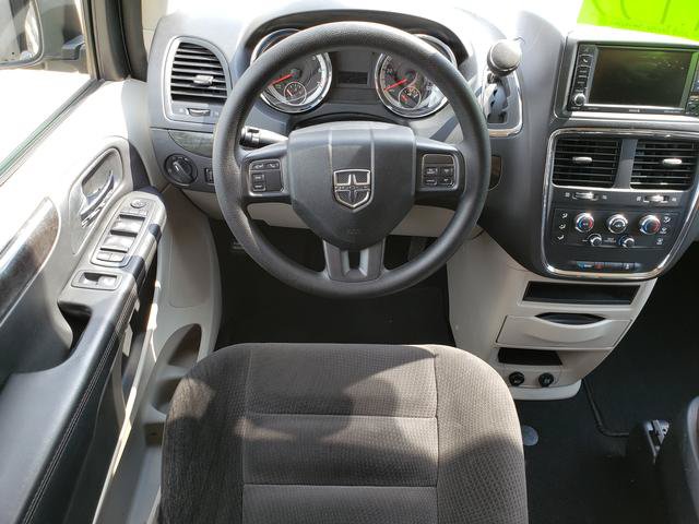 Used 2018 Dodge Grand Caravan SE w/ UConnect Hands-Free Group FWD image 15