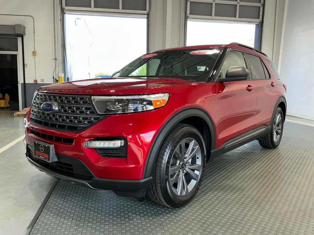 Used 2021 Ford Explorer XLT w/ Equipment Group 202A image 2